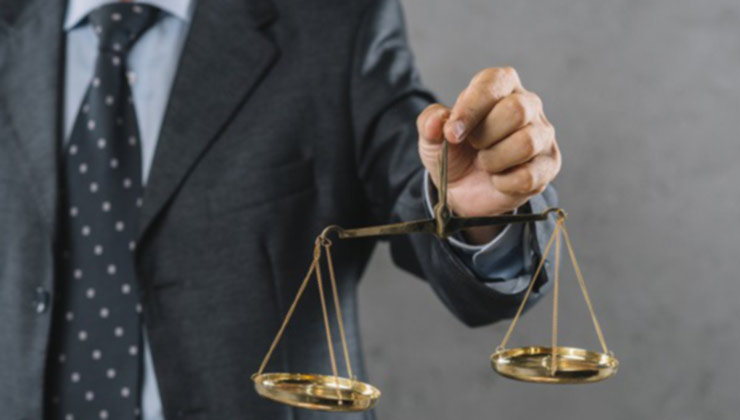 تفاوت نماینده حقوقی و وکیل دادگستری چیست